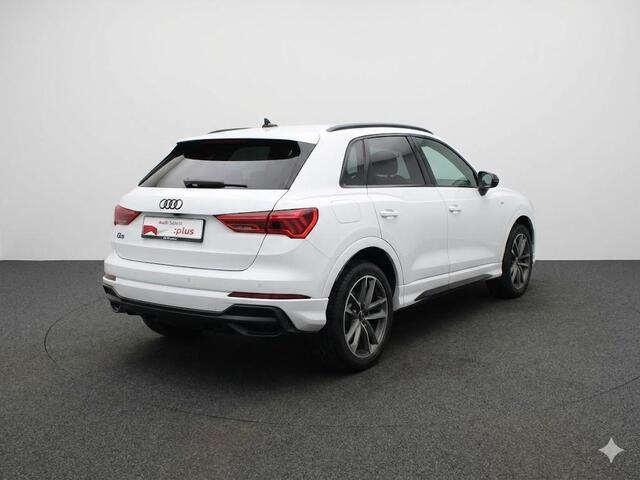 Audi Q3 45 TFSI e S edition 245pk | Panoramadak | Navgatie | Keyless Entry | Matrix Led |