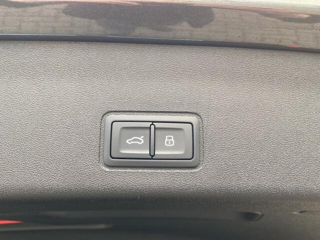 Audi Q3 1.5 TFSI E-HYBRID 272PK S-LINE CAMERA/PANO-DAK/ELEK-KLEP/ACC/STOELVERW