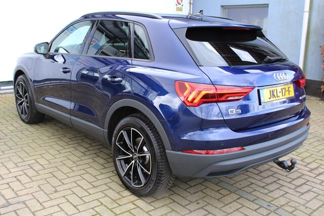 Audi Q3 45 TFSI e edition | Incl. 12 maanden Garantie | Stoelverwarming | Elektrische kofferbakklep | Trekhaak | Adaptive cruise | Dodehoekdetectie | Lane assist | Virtual cockpit | 19 Inch LMV | Apple CarPlay/Android Auto | LED Koplampen |