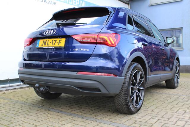 Audi Q3 45 TFSI e edition | Incl. 12 maanden Garantie | Stoelverwarming | Elektrische kofferbakklep | Trekhaak | Adaptive cruise | Dodehoekdetectie | Lane assist | Virtual cockpit | 19 Inch LMV | Apple CarPlay/Android Auto | LED Koplampen |