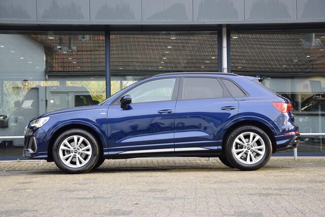 Audi Q3 35 TFSI S edition S-Tronic Automaat | Org. NL | BOVAG Garantie | Trekhaak | Virtual Cockpit | Full LED | Sportstoelen | Camera | Apple Carplay/Android Auto | Elektrische Kofferklep | 18'' Velgen |