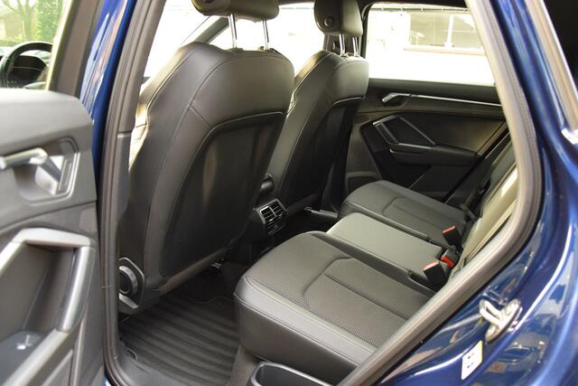 Audi Q3 35 TFSI S edition S-Tronic Automaat | Org. NL | BOVAG Garantie | Trekhaak | Virtual Cockpit | Full LED | Sportstoelen | Camera | Apple Carplay/Android Auto | Elektrische Kofferklep | 18'' Velgen |