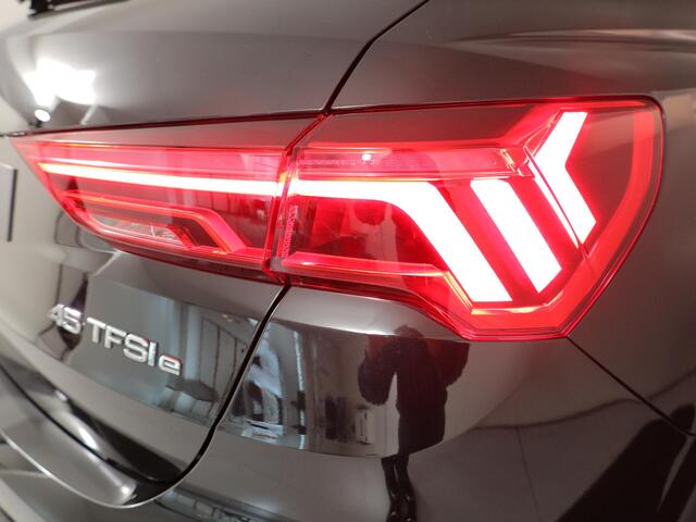 Audi Q3 45 TFSI e Business Edition 245 pk S-tronic | SOH 92% | Navigatie | Parkeersensoren | Stoelverwarming | Lichtmetalen velgen 20" | Elektr. achterklep |