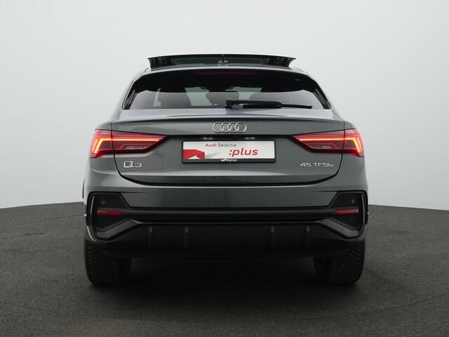 Audi Q3 Sportback 45 TFSI e 245 pk S-Line | Panoramadak | Trekhaak | Achteruitrijcamera | Elektrische achterklep | Adaptive Cruise | Stoelverwarming | Navigatie