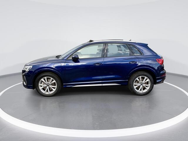 Audi Q3 45 TFSIe 180kW/245PK S Line · Panoramadak · Camera · Apple/Android Car Play · Drive select · Leder/Stof