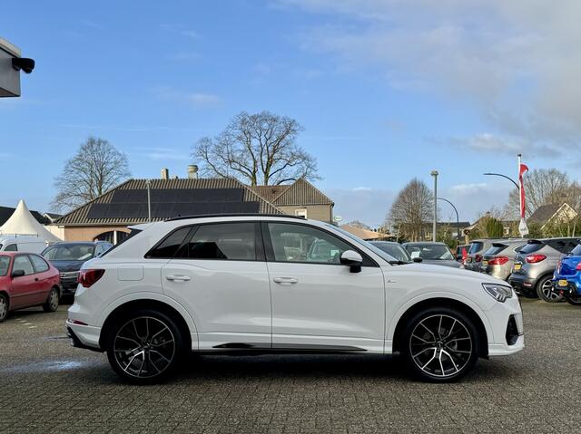 Audi Q3 35 TFSI 150PK S-Line Black Edition Camera Navi 20''