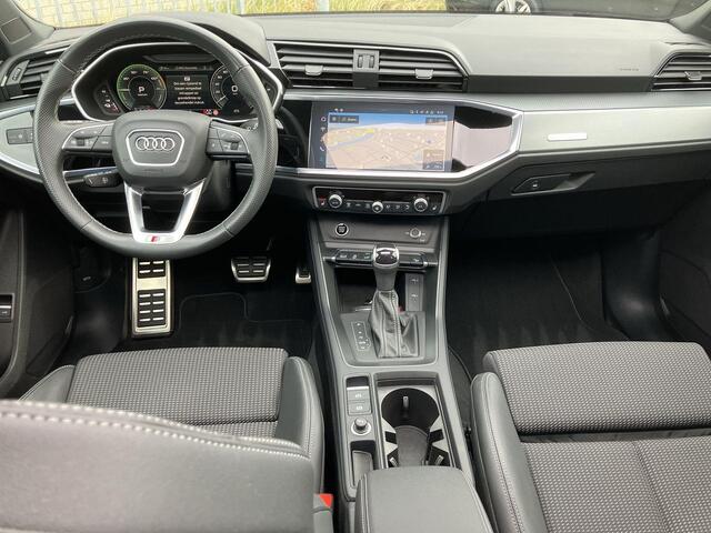Audi Q3 Sportback 45 TFSIe 180kW/245PK S Line · Panoramadak · Stoelverwarming · Apple/Android Car Play · Drive select · Camera + Parkeersensoren