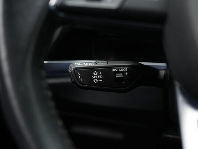 Audi Q3 Sportback 35 TFSI 150 pk S-tronic S-Line | Panoramadak | Trekhaak | Leder/alcantara | Achteruitrijcamera | Stoelverwarming | Adaptive Cruise