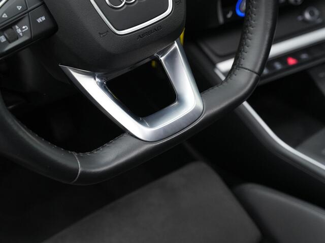 Audi Q3 Sportback 35 TFSI 150 pk S-tronic S-Line | Panoramadak | Trekhaak | Leder/alcantara | Achteruitrijcamera | Stoelverwarming | Adaptive Cruise