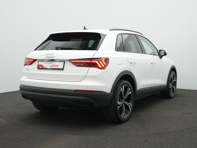 Audi Q3 45 TFSI e 245 pk S-Line | Trekhaak | Achteruitrijcamera | Stoelverwarming | Elektrische achterklep | Navigatie