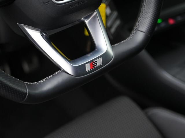 Audi Q3 45 TFSI e 245 pk S-Line | Trekhaak | Achteruitrijcamera | Stoelverwarming | Elektrische achterklep | Navigatie
