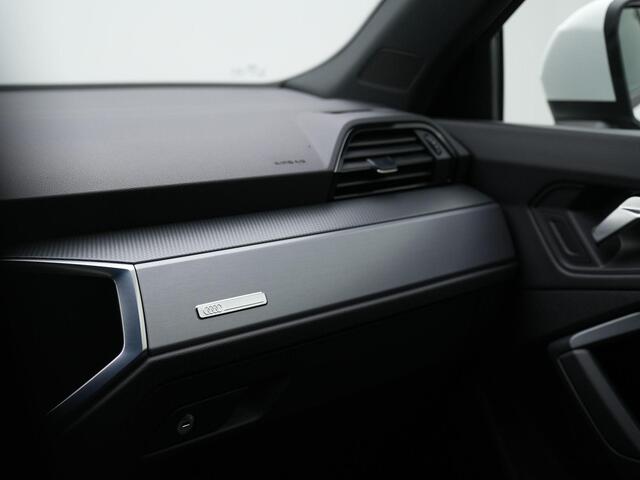 Audi Q3 45 TFSI e 245 pk S-Line | Trekhaak | Achteruitrijcamera | Stoelverwarming | Elektrische achterklep | Navigatie