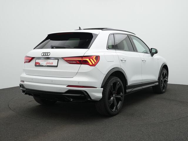 Audi Q3 45 TFSI e 245 pk S-Line | Panoramadak | Trekhaak | Sonos | Leder/alcantara | Elektrische stoel