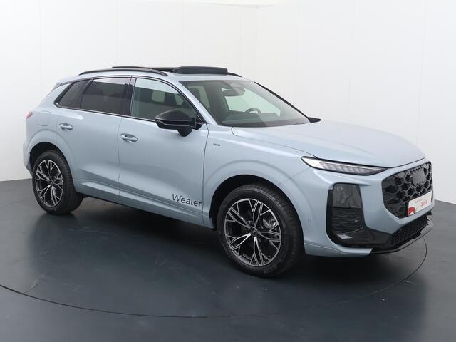 Audi Q3 1.5 200kW e-hybrid S edition Panoramadak | Optiekpakket zwart | Keyless Entry | Dode hoek assistent | Parkeersensoren voor, achter, achteruit rij camera | Stoelverwarming