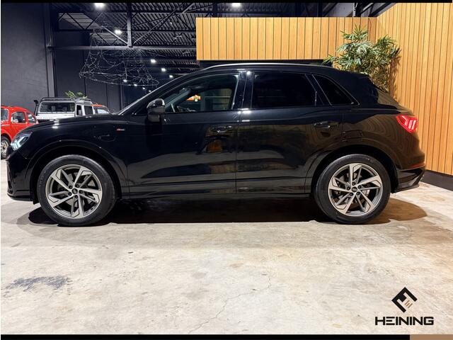 Audi Q3 45 TFSI e S edition Black edition. Trekhaak. Navi. 19 inch. Camera.