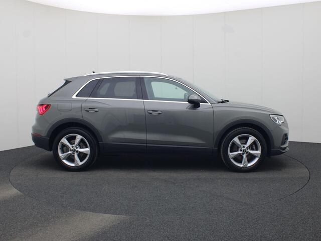 Audi Q3 45 TFSIe 245pk S-Tronic Business · SOH 91,1% · Camera · Trekhaak · Apple/Android Car Play · Stoelverwarming · Sfeerverlichting ·