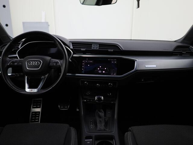 Audi Q3 45 TFSIe 245pk S-Tronic Business · SOH 91,1% · Camera · Trekhaak · Apple/Android Car Play · Stoelverwarming · Sfeerverlichting ·