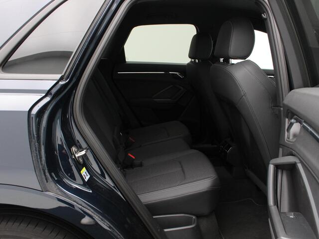 Audi Q3 45 TFSi e S-Line 245 Pk | Stoelverwarming | Adaptive Cruise | Camera | CarPlay | Climatronic | Matrix LED | 18 Inch | 69.509 Km !!