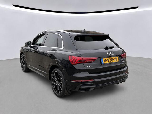 Audi Q3 35 TFSI S Line Pro Line S S-Line | Panoramadak | Stoelverwarming | Camera | Cruise Control | Apple Carplay | Dodehoekdetectie | Navigatie | Parkeersensoren |