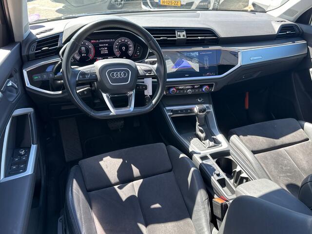 Audi Q3 35 TFSI S Line Pro Line S S-Line | Panoramadak | Stoelverwarming | Camera | Cruise Control | Apple Carplay | Dodehoekdetectie | Navigatie | Parkeersensoren |