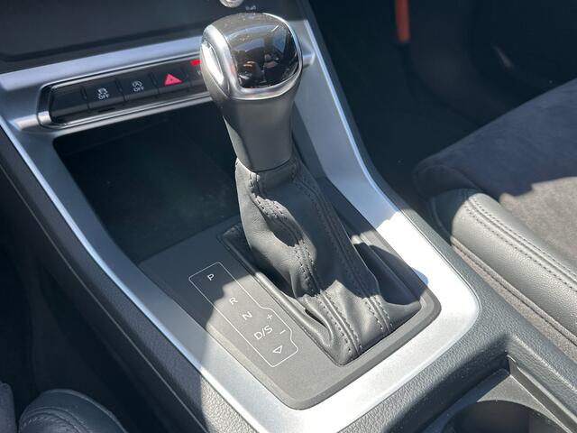 Audi Q3 35 TFSI S Line Pro Line S S-Line | Panoramadak | Stoelverwarming | Camera | Cruise Control | Apple Carplay | Dodehoekdetectie | Navigatie | Parkeersensoren |