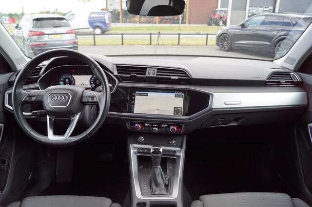 Audi Q3 35 TFSI S Line / Panodak / Trekhaak wegklb./ Navi / Camera / 19 Inch LM / Key-less