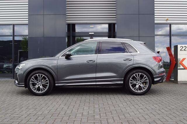 Audi Q3 35 TFSI S Line / Panodak / Trekhaak wegklb./ Navi / Camera / 19 Inch LM / Key-less