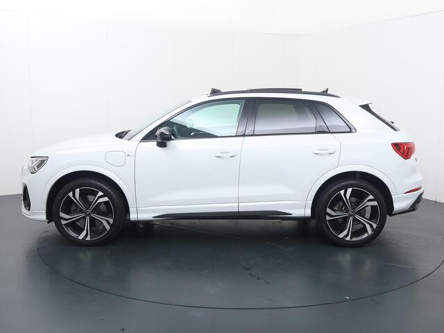 Audi Q3 45 TFSI e S edition | 245 PK | SoH 92% | Trekhaak | Panoramadak | Matrix LED koplampen | S line | Dodehoek detectie |