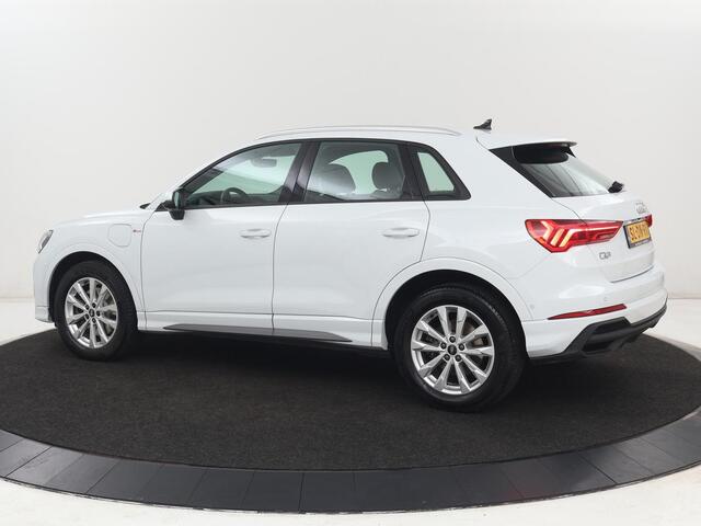 Audi Q3 45 TFSIe S edition | SOH 88% | Sportstoelen | Carplay | Trekhaak | Virtual Cockpit | Navigatie | Camera | Full LED | Half leder | Sfeerverlichting | Climate control | Parkeeerhulp | Cruise control | PHEV | Plug In