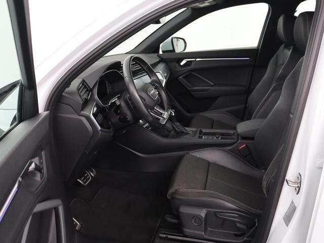 Audi Q3 45 TFSIe S edition | SOH 88% | Sportstoelen | Carplay | Trekhaak | Virtual Cockpit | Navigatie | Camera | Full LED | Half leder | Sfeerverlichting | Climate control | Parkeeerhulp | Cruise control | PHEV | Plug In