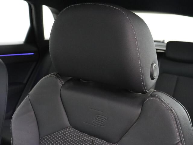 Audi Q3 45 TFSIe S edition | SOH 88% | Sportstoelen | Carplay | Trekhaak | Virtual Cockpit | Navigatie | Camera | Full LED | Half leder | Sfeerverlichting | Climate control | Parkeeerhulp | Cruise control | PHEV | Plug In