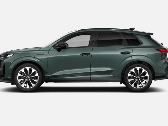 Audi Q3 1.5 200kW e-hybrid S edition 272 PK · Tech plus · Glazen panoramadak · Optiekpakket zwart