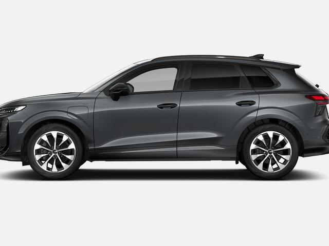 Audi Q3 1.5 200kW e-hybrid S edition 272 PK · Tech plus · Trekhaak elek. wegklapbaar · Glazen panoramadak