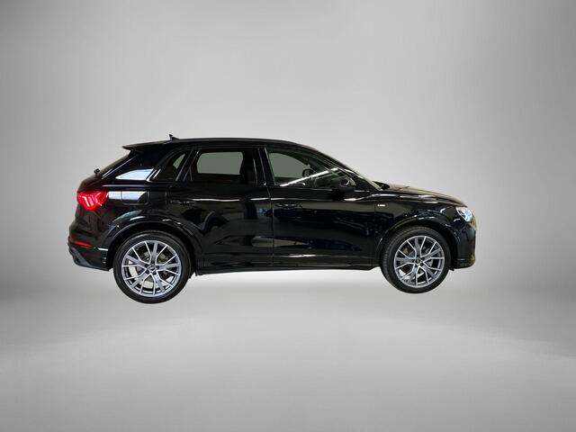 Audi Q3 45 TFSIe 180kW/245PK S Line · Trekhaak · Camera + Parkeersensoren · Apple/Android Car Play · Dodehoeksensor · Garantie t/m 22-11-2027 of 80000km
