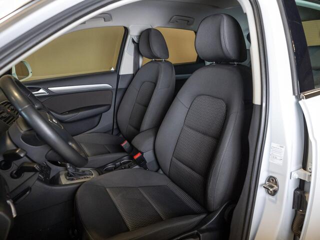 Audi Q3 2.0 TFSI quattro Design / 220pk / Trekhaak / Achteruitrij camera /