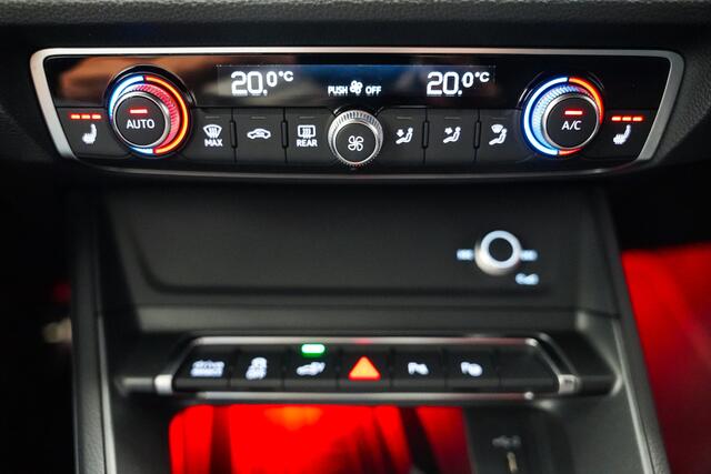 Audi Q3 Sportback 45 TFSI e 245pk S-Line|Panodak|Stoelverwarming|Trekhaak|20inch