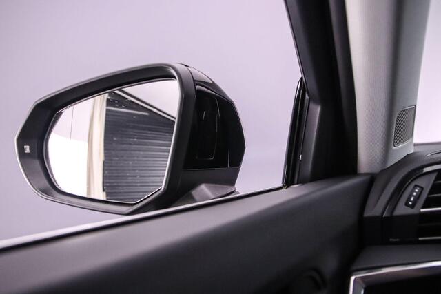 Audi Q3 Sportback 35 TFSI Pro Line S | Adaptieve Cruise Control | Achteruitrijcamera | Privacy Glass | Verwarmde voorstoelen | Parkeersensoren