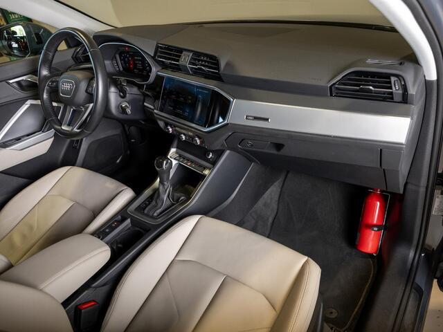 Audi Q3 Sportback 35 TFSI Business Edition / 150pk / Leder / Dodehoek herkenning / Stoelverwarming /