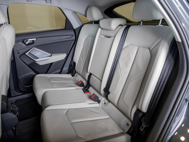 Audi Q3 Sportback 35 TFSI Business Edition / 150pk / Leder / Dodehoek herkenning / Stoelverwarming /