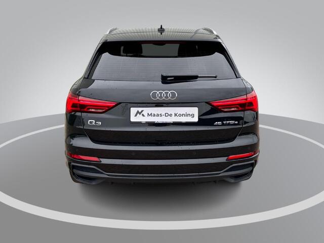 Audi Q3 45 TFSIe 180kW/245PK S Line · Apple/Android Car Play · Navigatie · Camera + Parkeersensoren