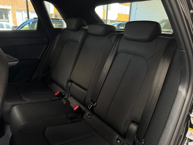Audi Q3 35 TFSI Pro Line s-line / Pano / camera / navigati