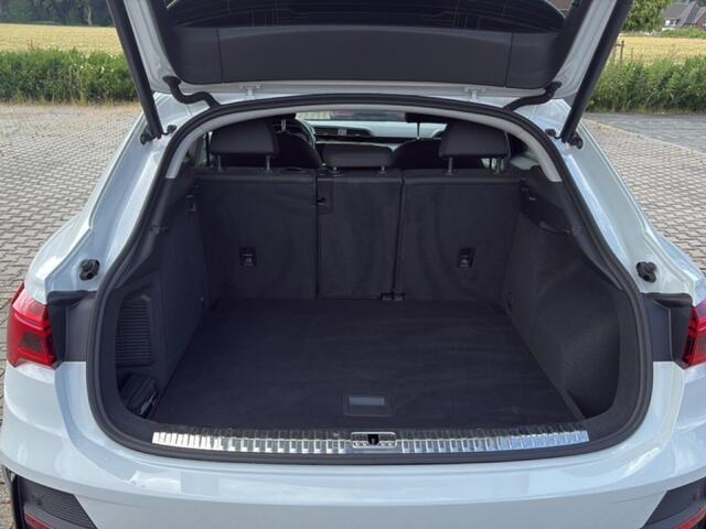 Audi Q3 45 TFSIe S-LINE PDC-ACHTER/ELEK-KLEP/CRUISE/DIG-DASH/STOELVERW/CARPLAY/NAVI
