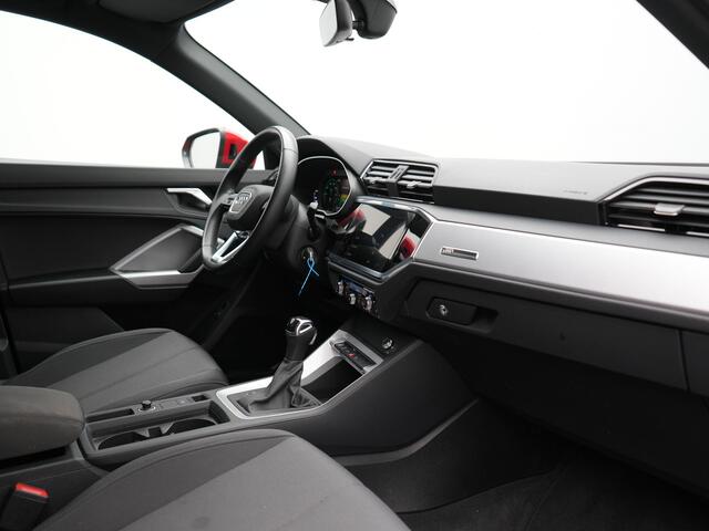 Audi Q3 45 TFSI e S Line PHEV 245pk Dealer O.H. | Trekhaak Af Fabriek | Camera | Blis | Stoelverwarming | Apple Carplay | Virtual Cockpit | Lane Assist | DAB | Cruise Control | 19"L.M | Plug In Hybrid |