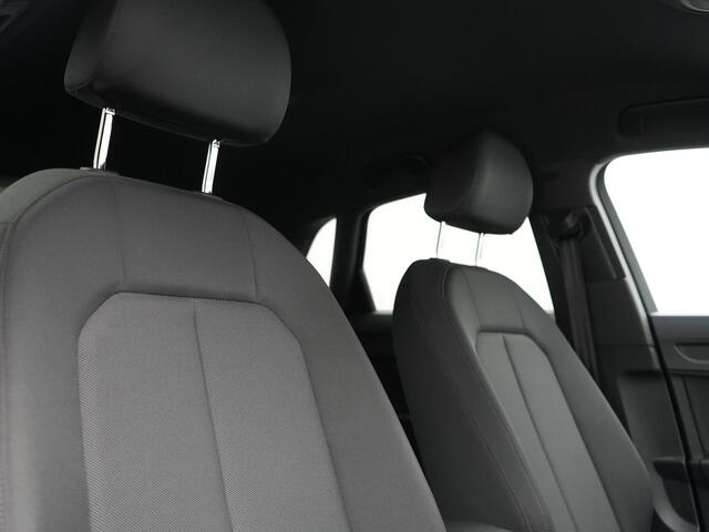 Audi Q3 45 TFSI e S Line PHEV 245pk Dealer O.H. | Trekhaak Af Fabriek | Camera | Blis | Stoelverwarming | Apple Carplay | Virtual Cockpit | Lane Assist | DAB | Cruise Control | 19"L.M | Plug In Hybrid |