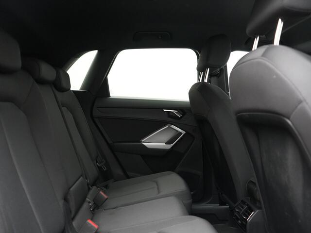 Audi Q3 45 TFSI e S Line PHEV 245pk Dealer O.H. | Trekhaak Af Fabriek | Camera | Blis | Stoelverwarming | Apple Carplay | Virtual Cockpit | Lane Assist | DAB | Cruise Control | 19"L.M | Plug In Hybrid |