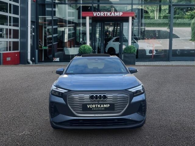 Audi Q4 40 E-TRON SOH 97,97% TREKHAAK/PANODAK/STOELVERW/PDC/NAVI/CARPLAY