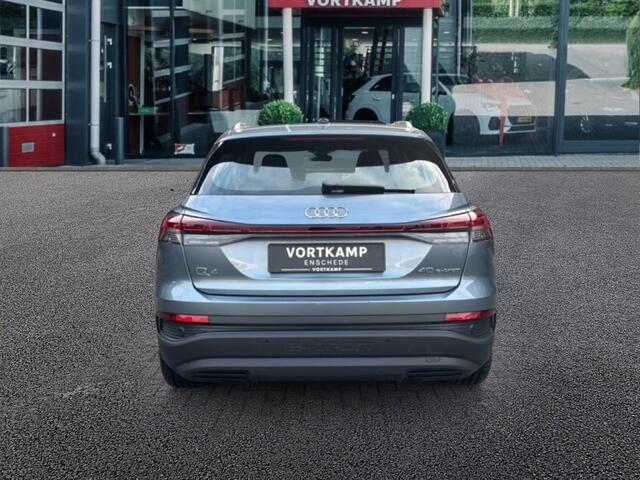 Audi Q4 40 E-TRON SOH 97,97% TREKHAAK/PANODAK/STOELVERW/PDC/NAVI/CARPLAY