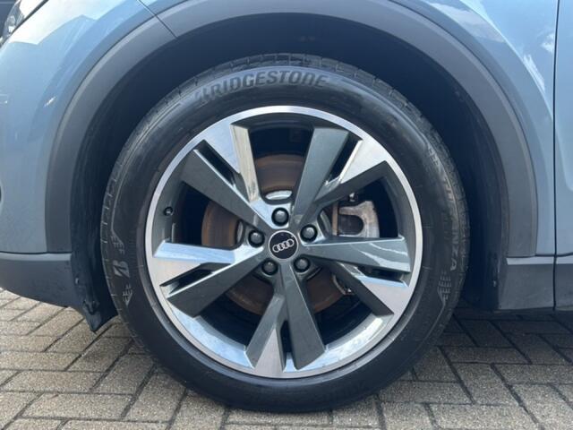 Audi Q4 40 E-TRON SOH 97,97% TREKHAAK/PANODAK/STOELVERW/PDC/NAVI/CARPLAY