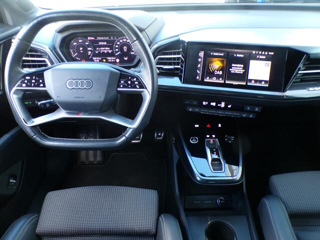 Audi Q4 Sportback E-Tron 40 S-line Competition 77 kWh, SOH 96% / Warmtepomp / Elektr. trekhaak / Matix LED / Camera / Carplay + Android Auto / 20' LMV