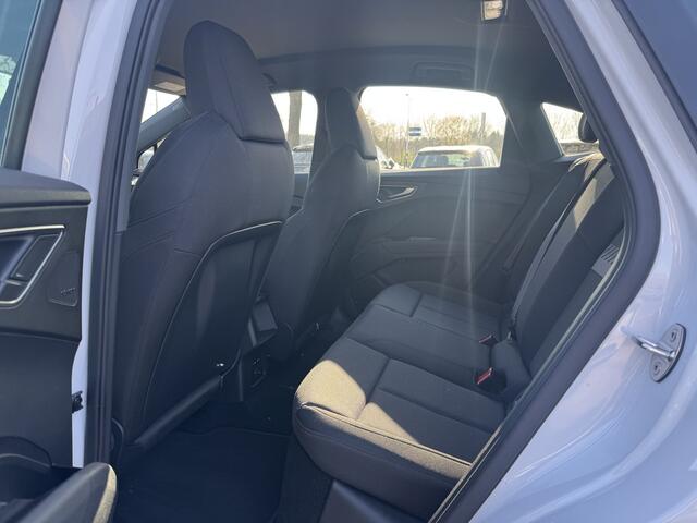 Audi Q4 Sportback e-tron 40 Launch edition Advanced 77 kWh / SOH 93,8% / CarPlay / Matrix LED / Sportstoelen / Sonos Audio / Virtual Cockpit / Parkeerhulp V+A / Intr.voorverwarming / Stoelverwarming / DAB / Cruise Control